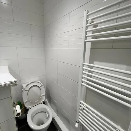 펜션 Beautour 4 People Wi-fi Tv 1 Parking Space 베르통